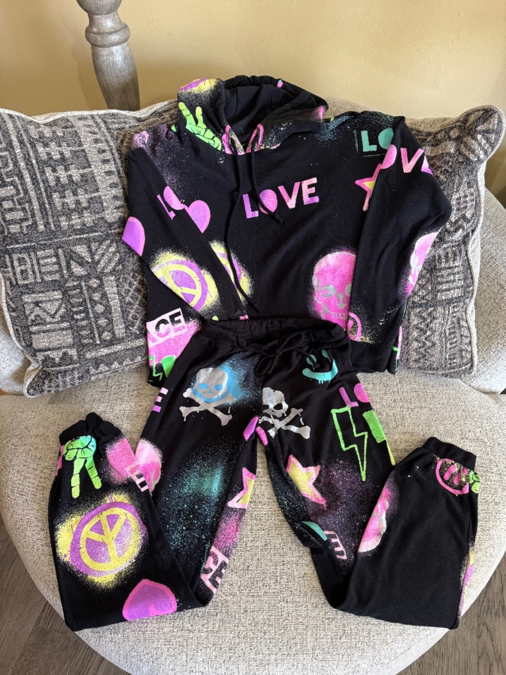 Chaser brand Sweatsuit